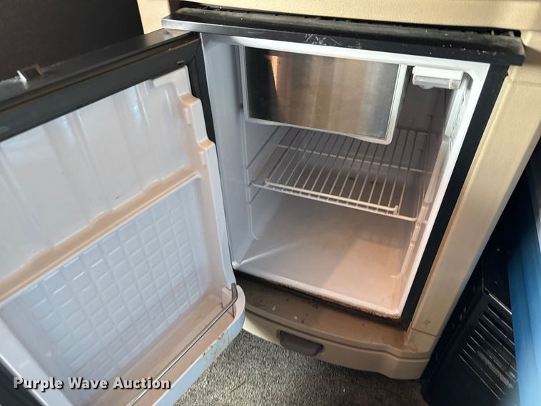 image for item ED5807 2015 Peterbilt 579 semi truck