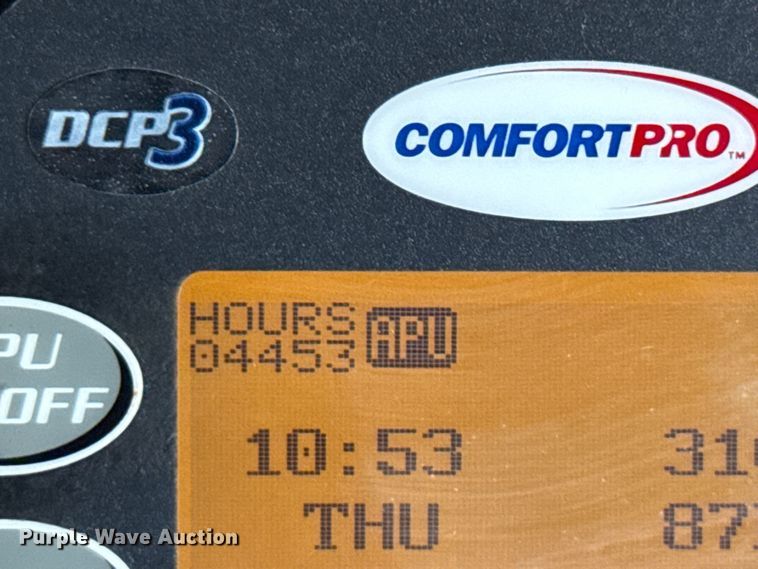 image for item ED5807 2015 Peterbilt 579 semi truck