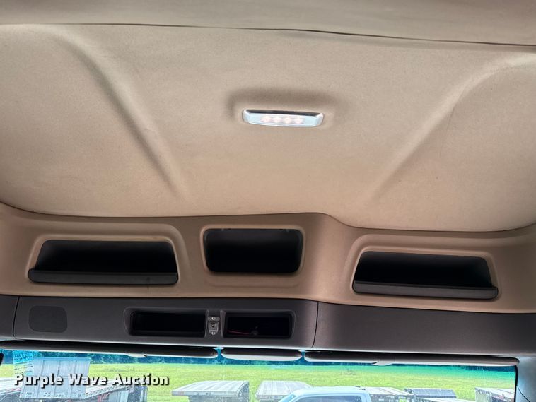 image for item ED5807 2015 Peterbilt 579 semi truck