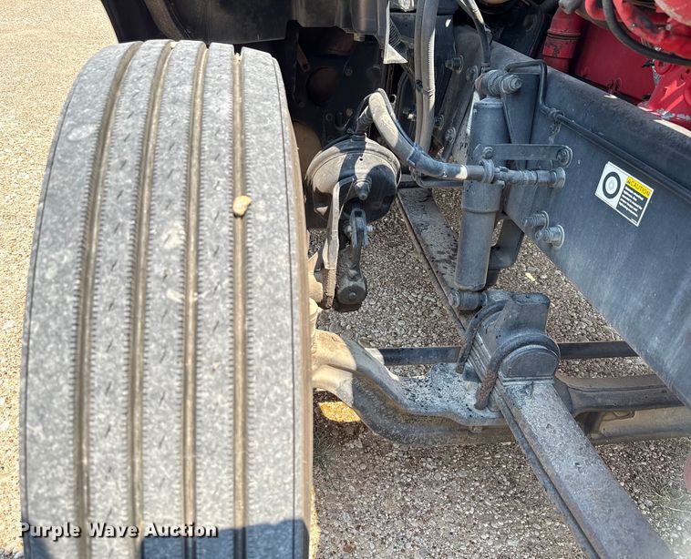 image for item ED5807 2015 Peterbilt 579 semi truck