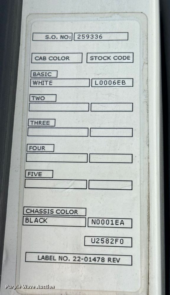 image for item ED5807 2015 Peterbilt 579 semi truck