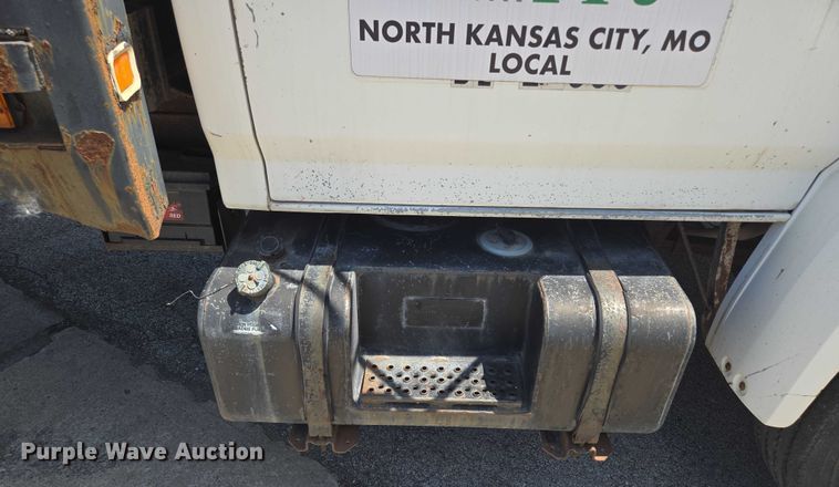 image for item EF1572 1993 Ford F700 flatbed truck