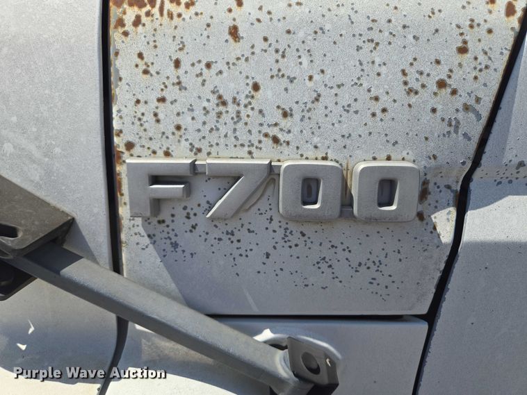 image for item EF1572 1993 Ford F700 flatbed truck