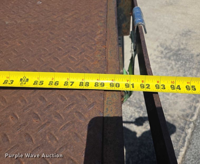 image for item EF1572 1993 Ford F700 flatbed truck