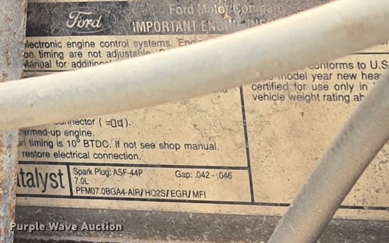 image for item EF1572 1993 Ford F700 flatbed truck