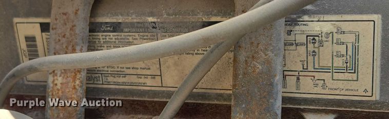 image for item EF1572 1993 Ford F700 flatbed truck