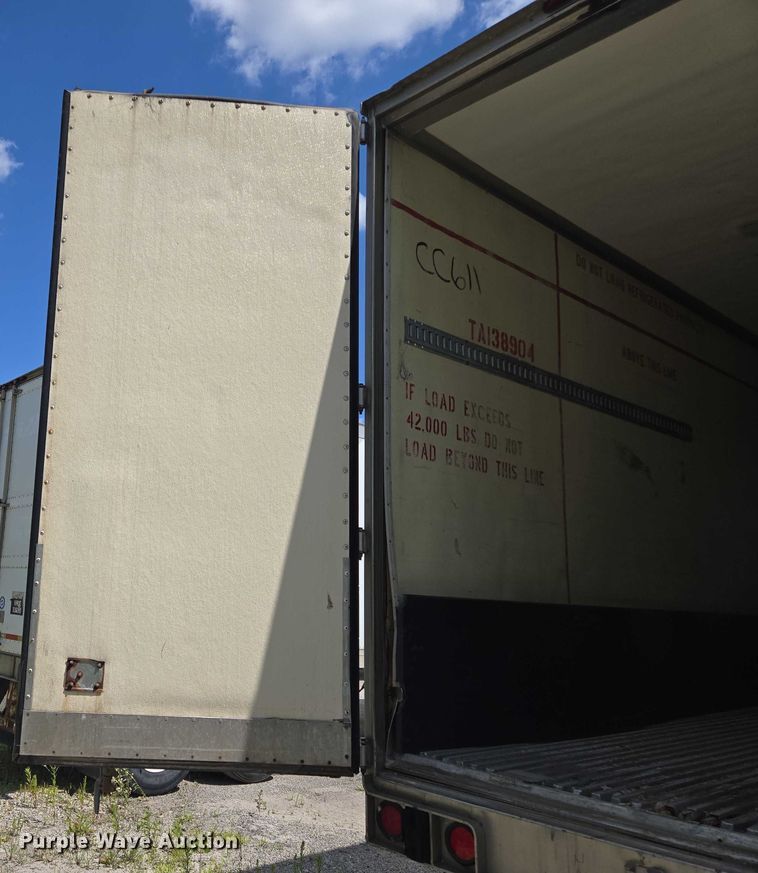 image for item EF1661 2005 Utility VS2RA refrigerated van trailer