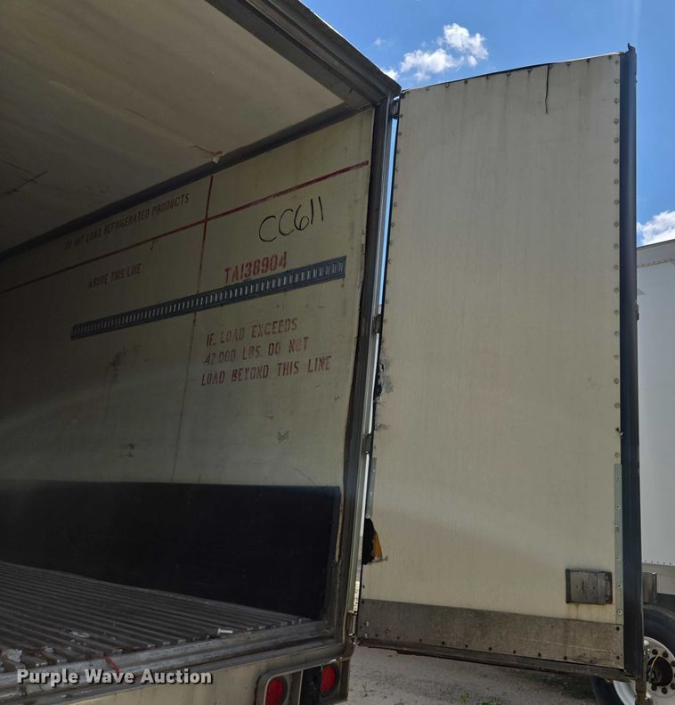 image for item EF1661 2005 Utility VS2RA refrigerated van trailer