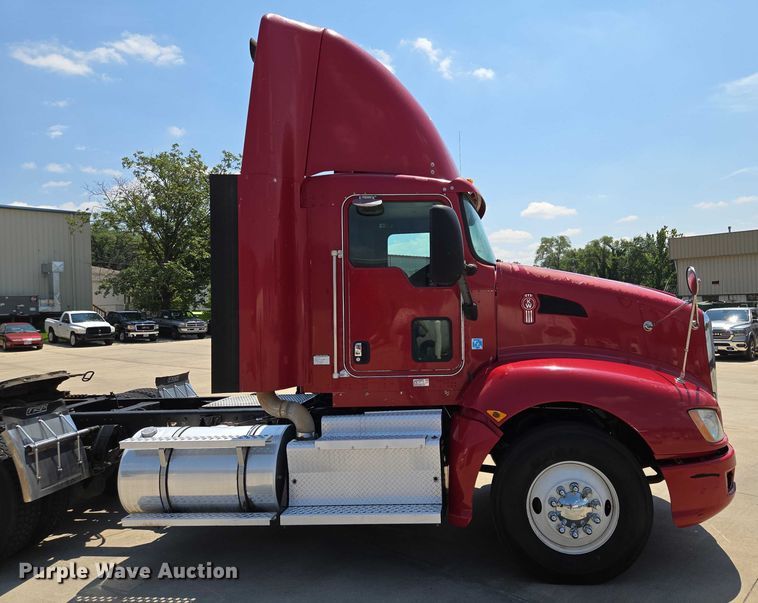 image for item EF1853 2012 Kenworth T660 semi truck