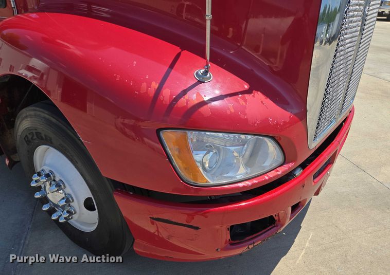 image for item EF1853 2012 Kenworth T660 semi truck