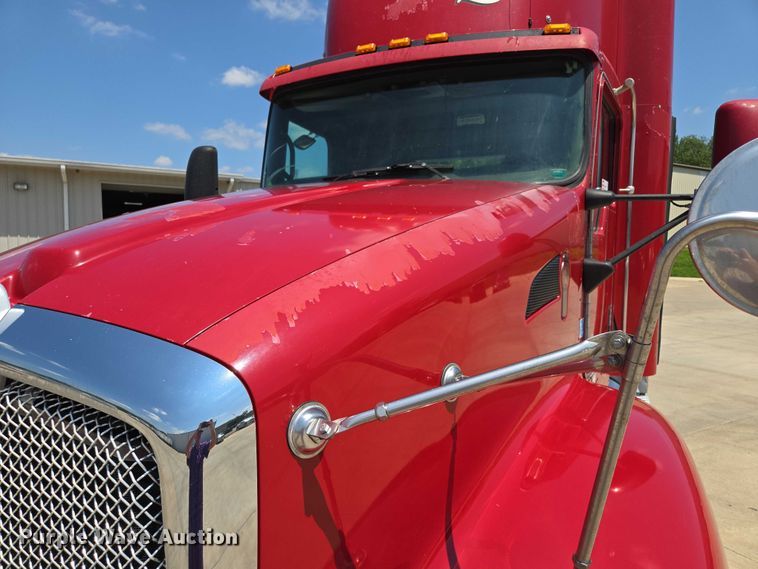 image for item EF1853 2012 Kenworth T660 semi truck