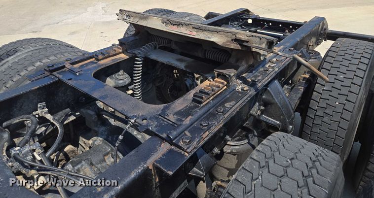 image for item EF1853 2012 Kenworth T660 semi truck