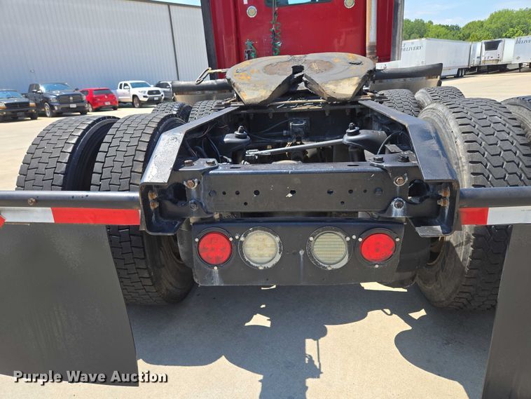 image for item EF1853 2012 Kenworth T660 semi truck