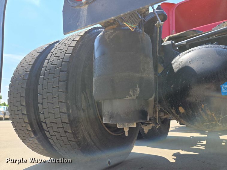 image for item EF1853 2012 Kenworth T660 semi truck