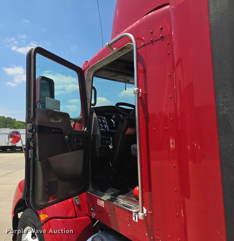 image for item EF1853 2012 Kenworth T660 semi truck