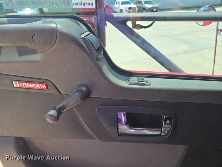 image for item EF1853 2012 Kenworth T660 semi truck