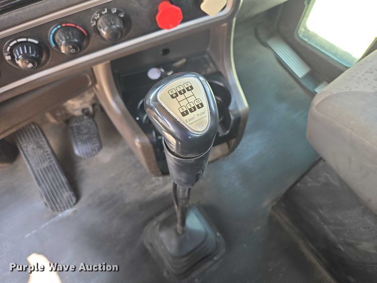 image for item EF1853 2012 Kenworth T660 semi truck