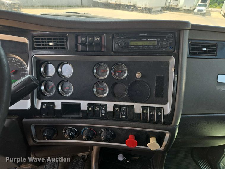 image for item EF1853 2012 Kenworth T660 semi truck