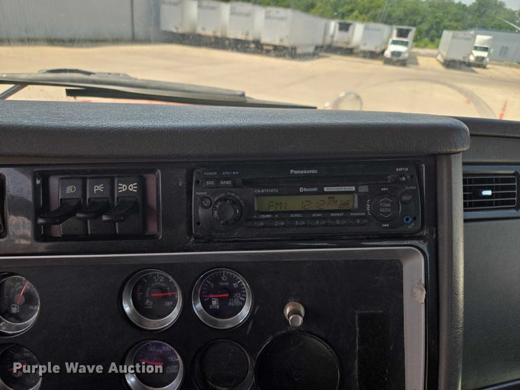 image for item EF1853 2012 Kenworth T660 semi truck