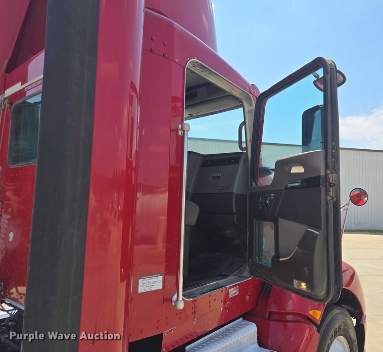 image for item EF1853 2012 Kenworth T660 semi truck