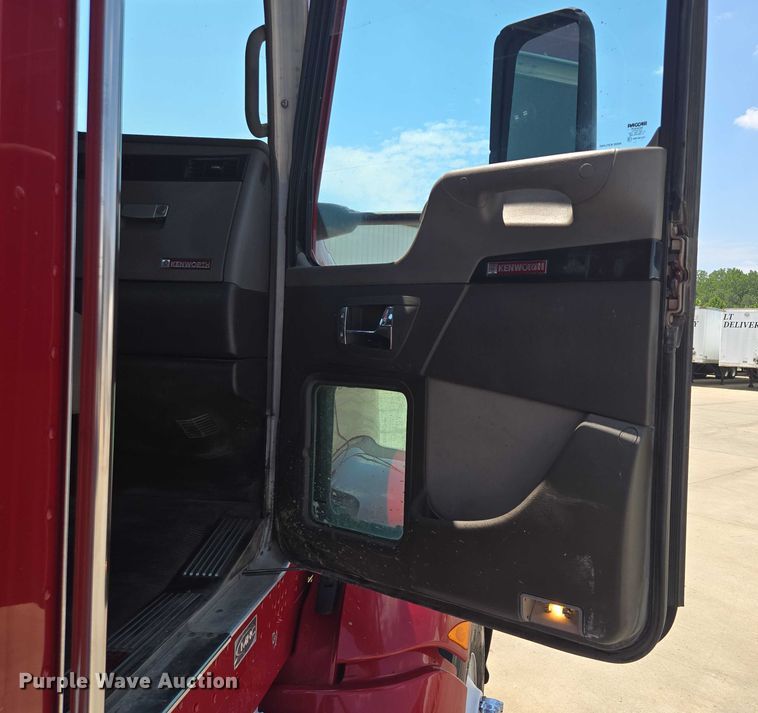 image for item EF1853 2012 Kenworth T660 semi truck