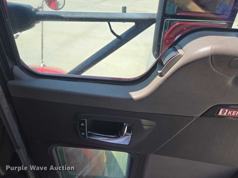 image for item EF1853 2012 Kenworth T660 semi truck