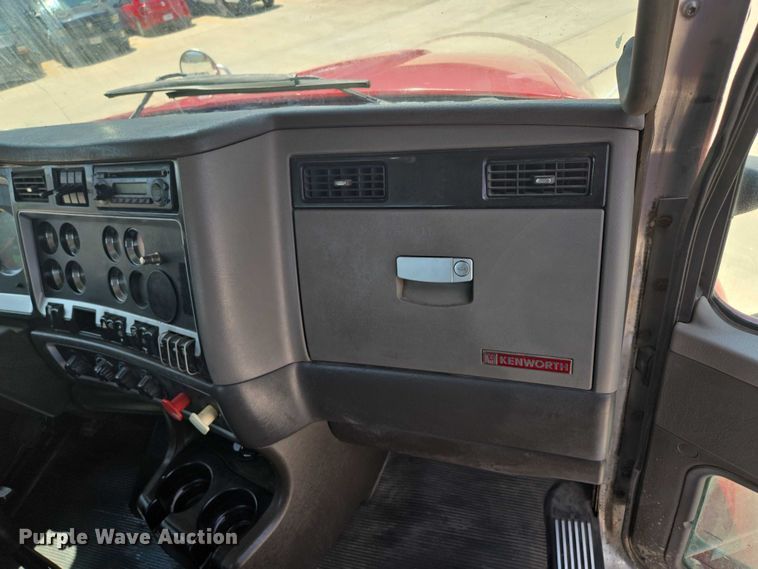 image for item EF1853 2012 Kenworth T660 semi truck