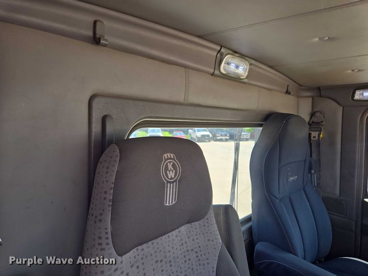 image for item EF1853 2012 Kenworth T660 semi truck