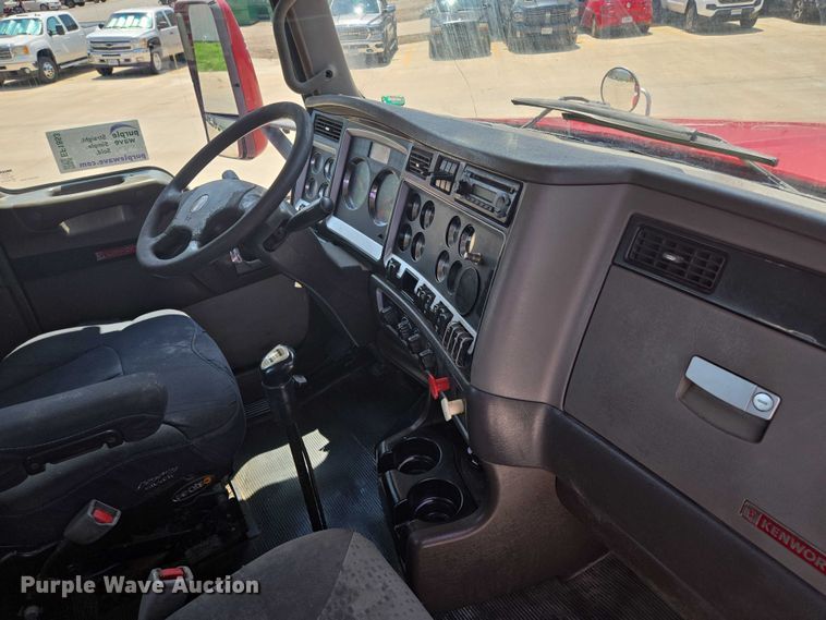 image for item EF1853 2012 Kenworth T660 semi truck