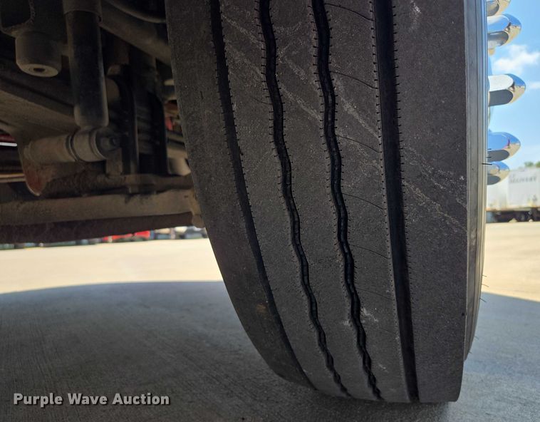 image for item EF1853 2012 Kenworth T660 semi truck