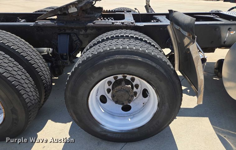 image for item EF1853 2012 Kenworth T660 semi truck