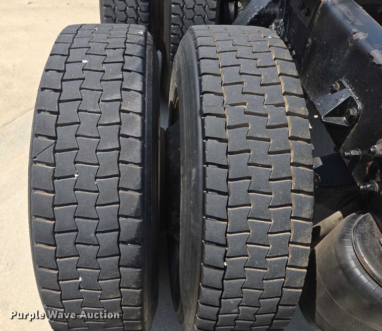 image for item EF1853 2012 Kenworth T660 semi truck