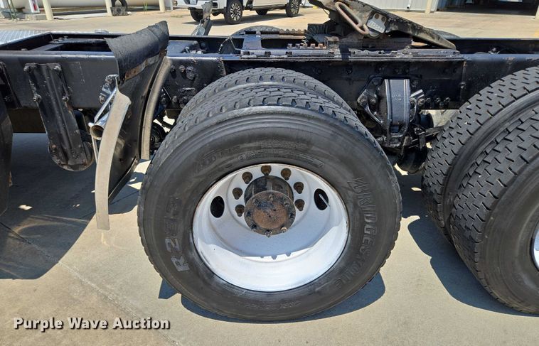 image for item EF1853 2012 Kenworth T660 semi truck