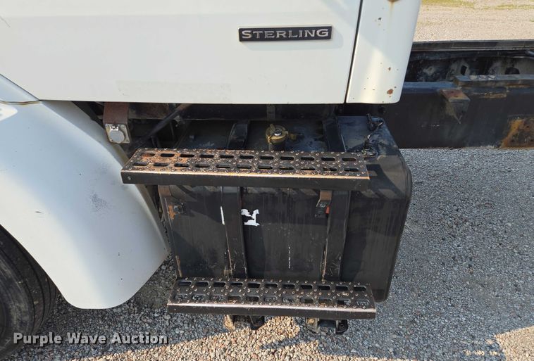 image for item EF1928 2004 Freightliner Sterling L7500 truck cab and chassis