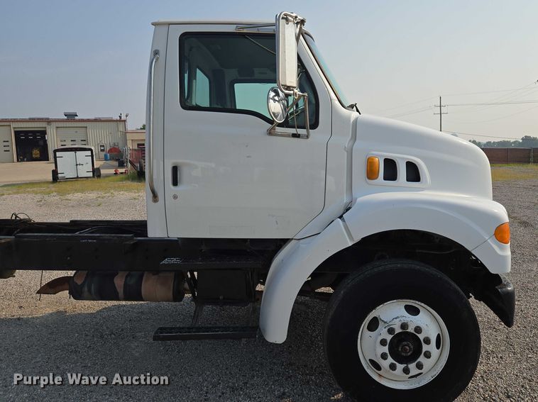 image for item EF1928 2004 Freightliner Sterling L7500 truck cab and chassis