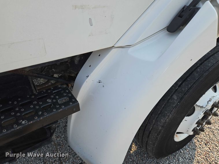 image for item EF1928 2004 Freightliner Sterling L7500 truck cab and chassis