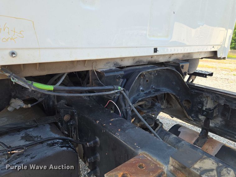 image for item EF1928 2004 Freightliner Sterling L7500 truck cab and chassis