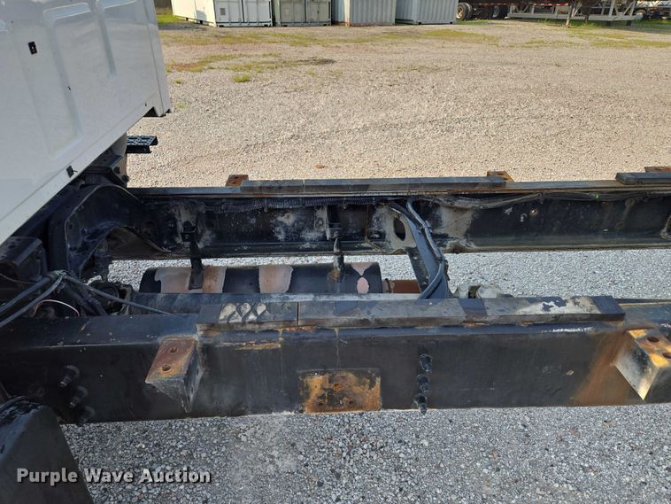 image for item EF1928 2004 Freightliner Sterling L7500 truck cab and chassis