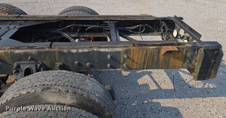 image for item EF1928 2004 Freightliner Sterling L7500 truck cab and chassis