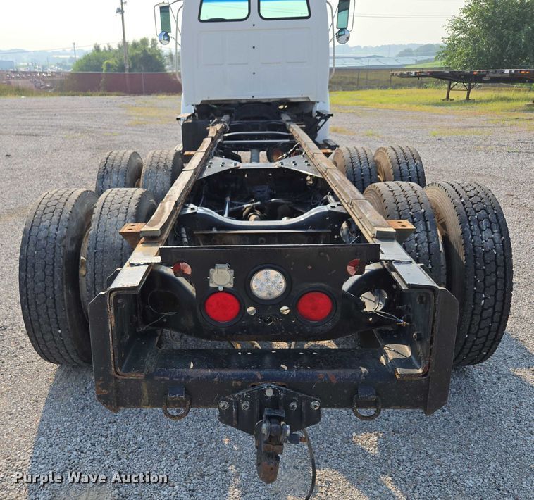 image for item EF1928 2004 Freightliner Sterling L7500 truck cab and chassis