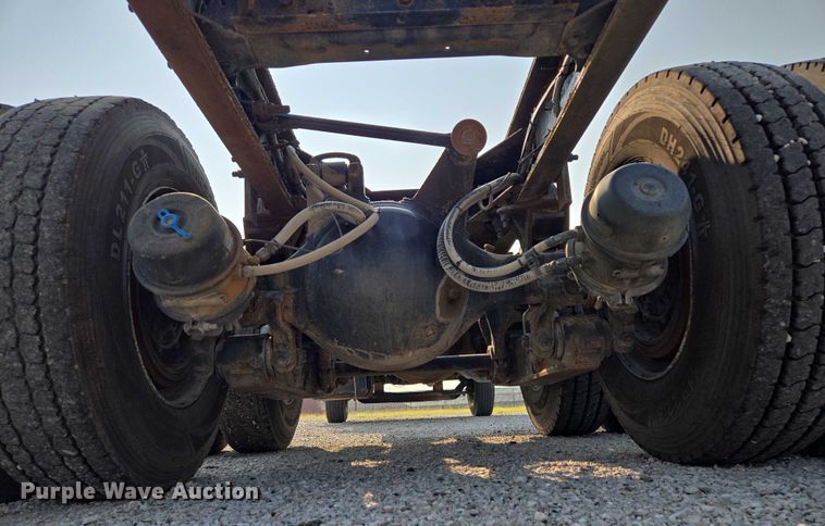 image for item EF1928 2004 Freightliner Sterling L7500 truck cab and chassis