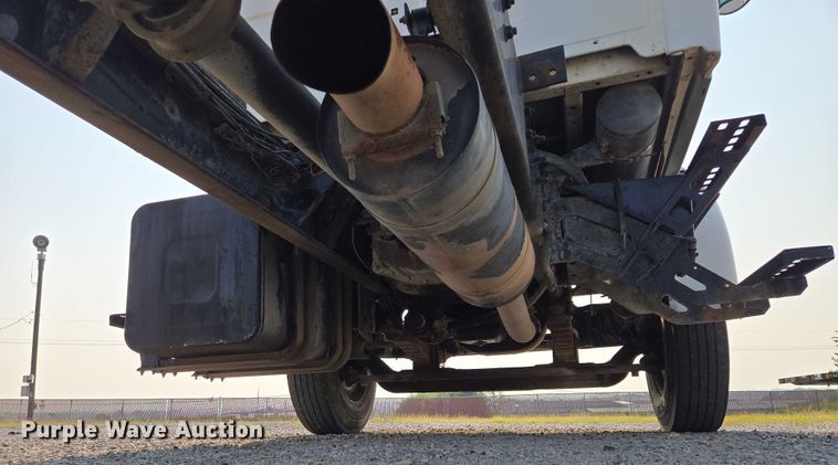 image for item EF1928 2004 Freightliner Sterling L7500 truck cab and chassis