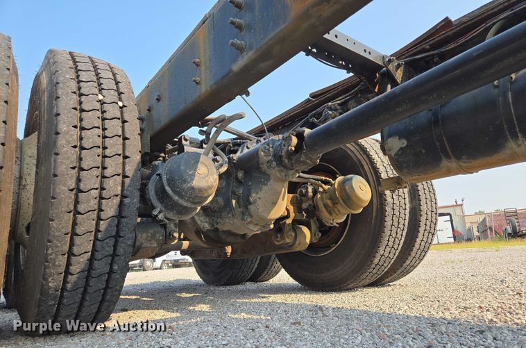 image for item EF1928 2004 Freightliner Sterling L7500 truck cab and chassis