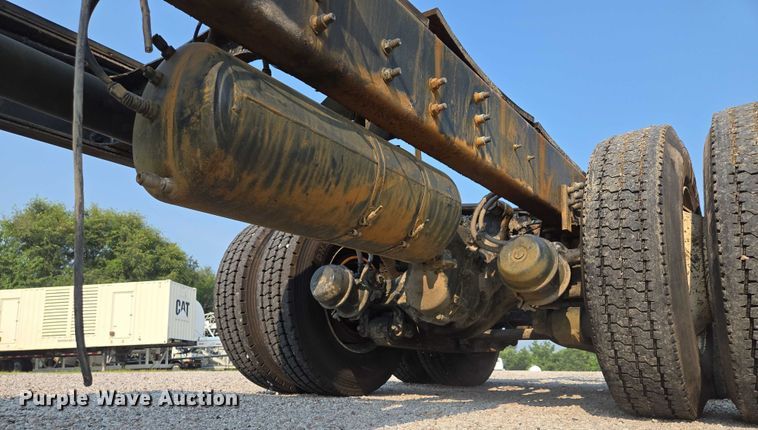 image for item EF1928 2004 Freightliner Sterling L7500 truck cab and chassis