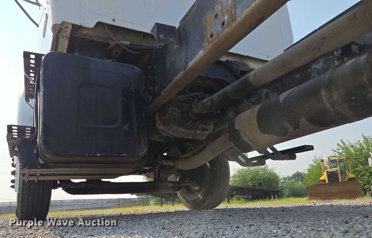 image for item EF1928 2004 Freightliner Sterling L7500 truck cab and chassis