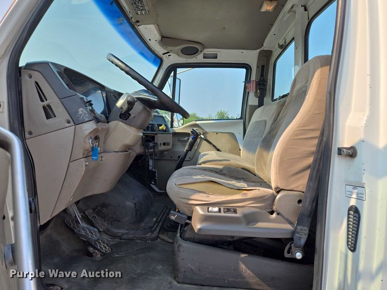 image for item EF1928 2004 Freightliner Sterling L7500 truck cab and chassis