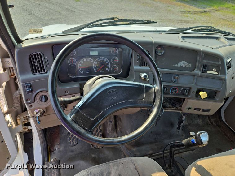 image for item EF1928 2004 Freightliner Sterling L7500 truck cab and chassis