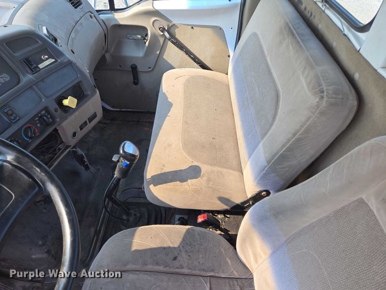 image for item EF1928 2004 Freightliner Sterling L7500 truck cab and chassis