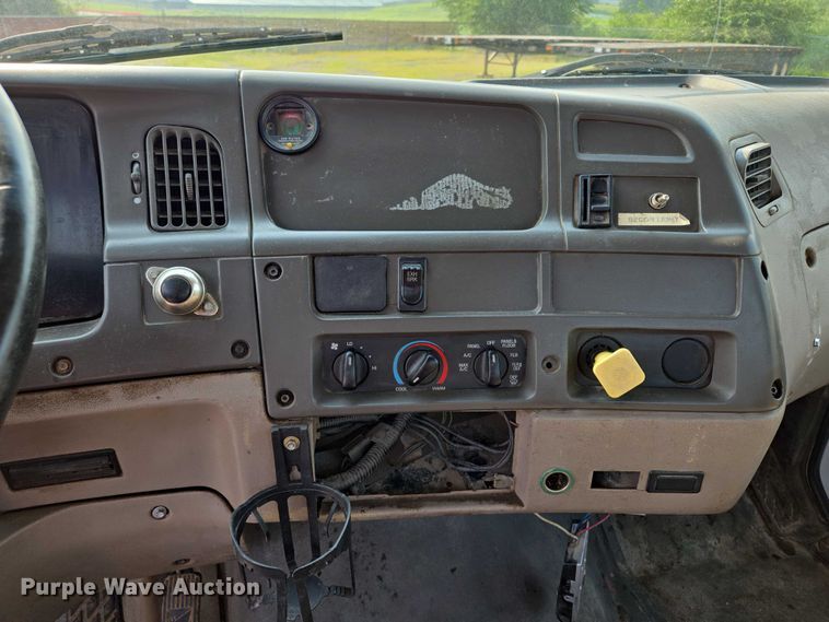 image for item EF1928 2004 Freightliner Sterling L7500 truck cab and chassis