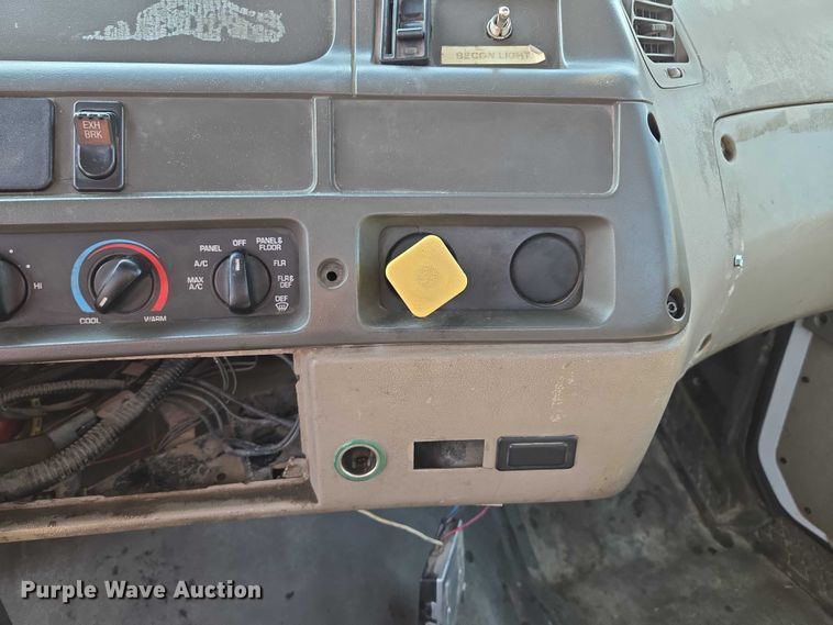 image for item EF1928 2004 Freightliner Sterling L7500 truck cab and chassis